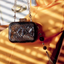將圖片載入圖庫檢視器 Hand Carved Clutch