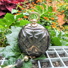 將圖片載入圖庫檢視器 Hand Carved Mini Clutch