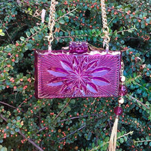 將圖片載入圖庫檢視器 hand carved dahlia clutch