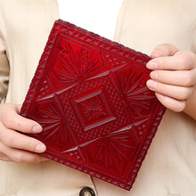 將圖片載入圖庫檢視器 Hand Carved Box Clutch