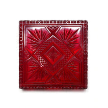 將圖片載入圖庫檢視器 Hand Carved Box Clutch