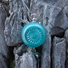 將圖片載入圖庫檢視器 Hand Carved Sphere Clutch