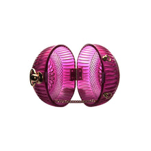 將圖片載入圖庫檢視器 Hand Carved Sphere Clutch