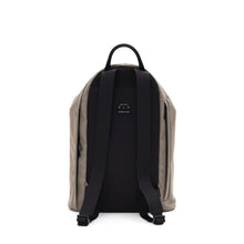 將圖片載入圖庫檢視器 Backpack