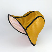 將圖片載入圖庫檢視器 Bell Embroidered