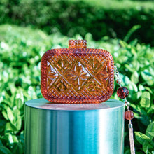 將圖片載入圖庫檢視器 Hand Carved Clutch