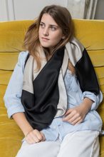 將圖片載入圖庫檢視器 Carrement (Silk twill) Scarf
