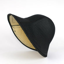 將圖片載入圖庫檢視器 Bell Embroidered