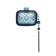 將圖片載入圖庫檢視器 Hand Carved Clutch