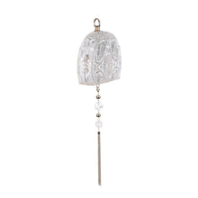 將圖片載入圖庫檢視器 Hand Carved Fan Clutch