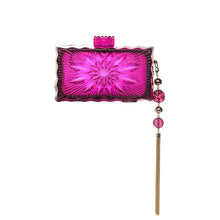 將圖片載入圖庫檢視器 hand carved dahlia clutch