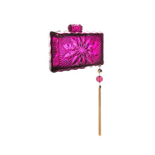 將圖片載入圖庫檢視器 hand carved dahlia clutch